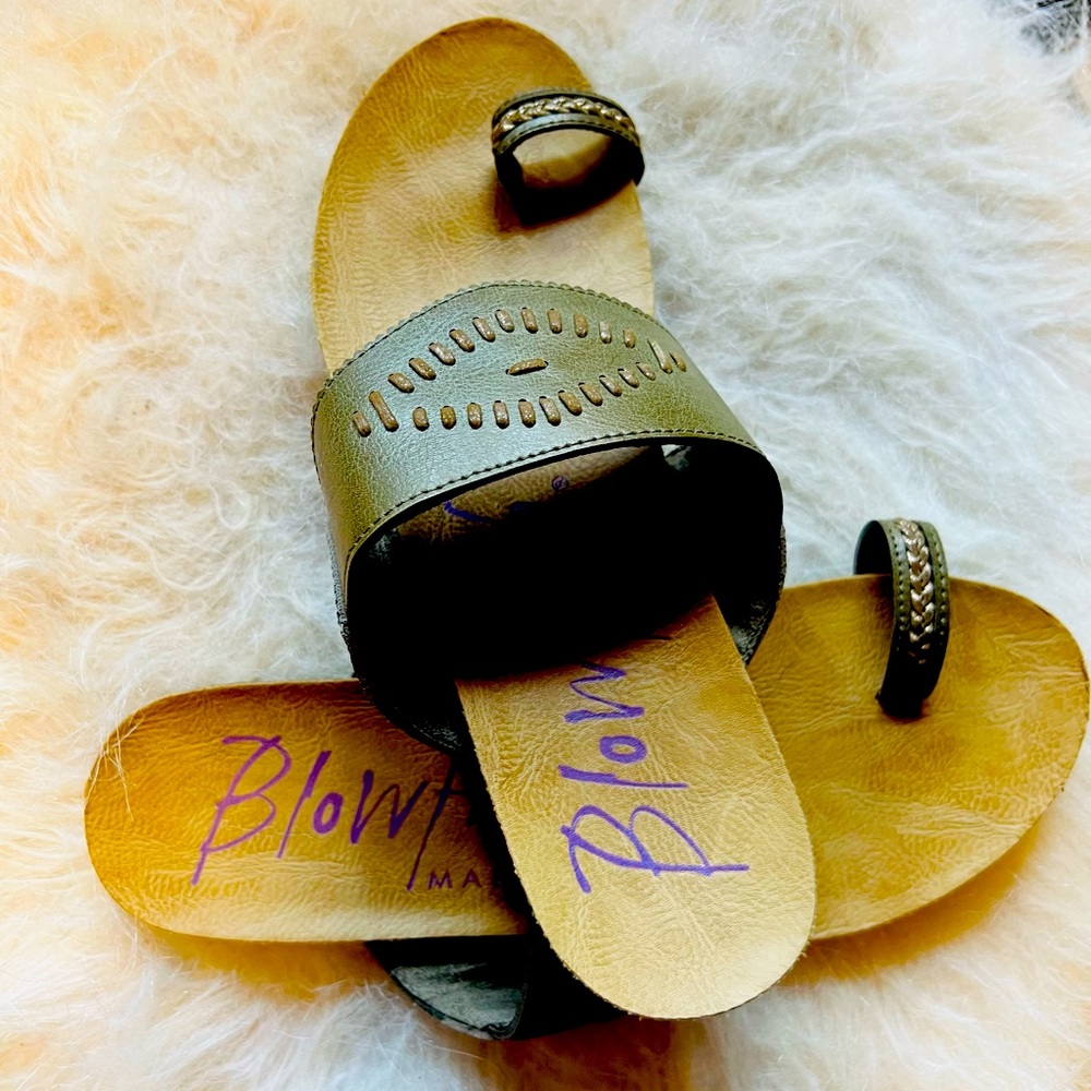 Blow fish sandals